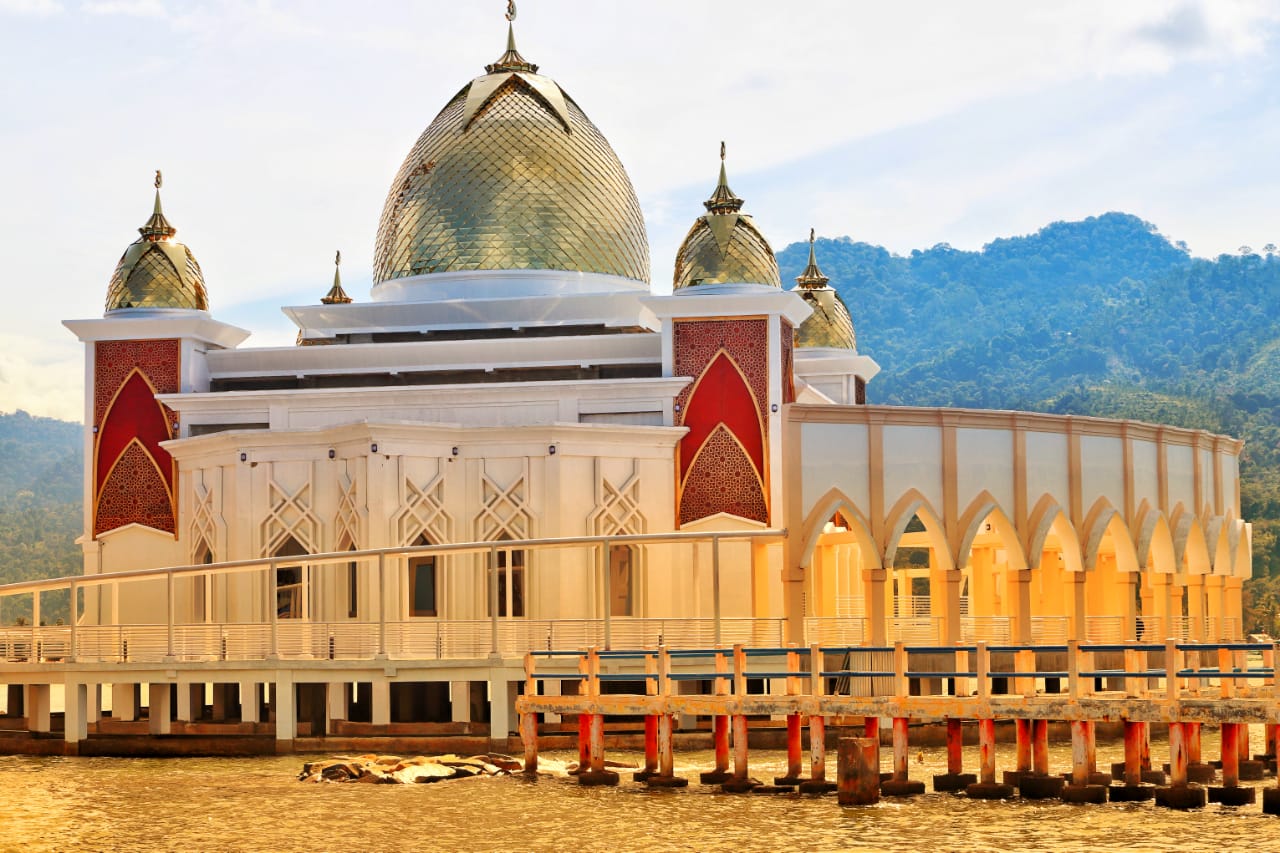 Masjid 'Terapung' Samudera Ilahi Painan Bikin Kagum Imam Besar Malaysia, Ini Kisahnya!
