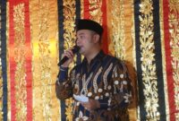 Bupati Sijunjung Benny Dwifa Yuswir memberikan sambutan di acara Penobatan Soko Pemangku Adat Ampek Niniak dan Duo Suku Nagari Palangki di Rumah Godang di Lobuah Suku Patopang Kuti Anyir di Jorong Ranah Tibarau Nagari Palangki