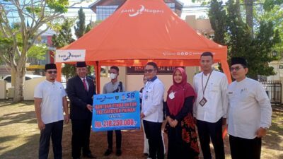 Dukung Digitalisasi Pariwisata, Bank Nagari Painan Serahkan CSR Senilai Rp218 Juta untuk PKL Carocok Painan