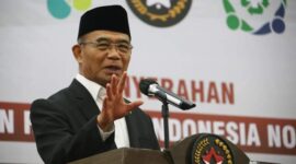 Menteri Koordinator Bidang Pembangunan Manusia dan Kebudayaan (Menko PMK) Muhadjir Effendy didepan Dewan Pengawas BPJS Kesehatan 