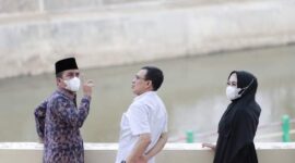 Lisda Hendrajoni (kanan) bersama dengan Wakil Wali Kota Solok Ramadhani Kirana Putra (kanan) 