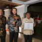 Wali Kota Padang Panjang usai menerima penghargaan Kota Layak Anak kategori Nindya  dari Kementerian Pemberdayaan Perempuan dan Perlindungan Anak (Kemen PPPA). Penghargaan itu diserahkan langsung oleh Menteri PPPA I Gusti Ayu Bintang Darmawati di Kabupaten Bogor, Jawa Barat, Jumat (22/7)