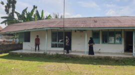 Peninjauan Pustu yang rusak di Kecamatan Rahul oleh Wali Nagari Kampung Tengah, Kecamatan Rahul