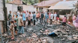 Satu unit rumah permanen di Kampung Ganting, Nagari Kambang Timur, Lengayang, Pesisir Selatan ludes dilalap si jago merah.