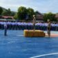 Kepala Bidang Ketentraman dan Ketertiban Umum (Trantibum) Satpol PP dan Damkar Pesisir Selatan Dongki Agung Pribumi saat menjadi pembina upacara di SMK Negeri 1 Painan, Senin (1/8)