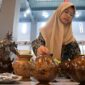 Ditangan para tangan kreatif anak muda Kota Padang, batok kelapa yang sering dibuang disulap menjadi berbagai kerajinan tangan yang memiliki nilai jual yang tinggi. Foto: Diskominfo Padang 