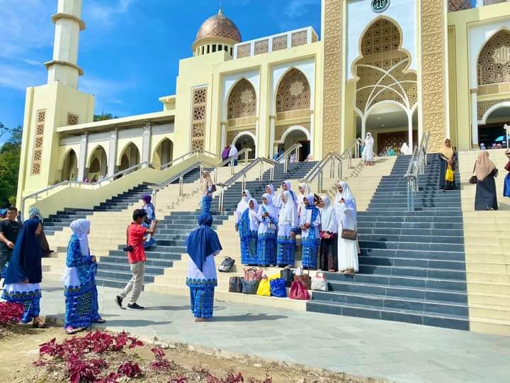 Kagumi Islamic Center, Jemaah BKMT Ramai Berswafoto