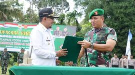 Komandan KOREM 032/Wirabraja Brigjen TNI Purmanto dan Bupati Tanah Datar Eka Putra 