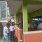 Dua siswa MAN 2 Pesisir Selatan saat diciduk Satpol PP saat sedang merokok di dekat warung sekolah