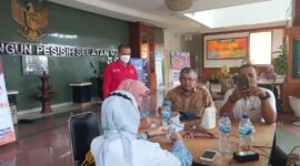 Pelaksanaan vaksinasi oleh Badan Intelijen Negara Daerah (BINDA) Sumbar di Kntor Bupati Pesisir Selatan, Selasa (2/8). Vaksinasi ini menyasar pada ASN dan Non-ASN di lingkungan pemerintahan setempat. Foto: Ronal Dodot