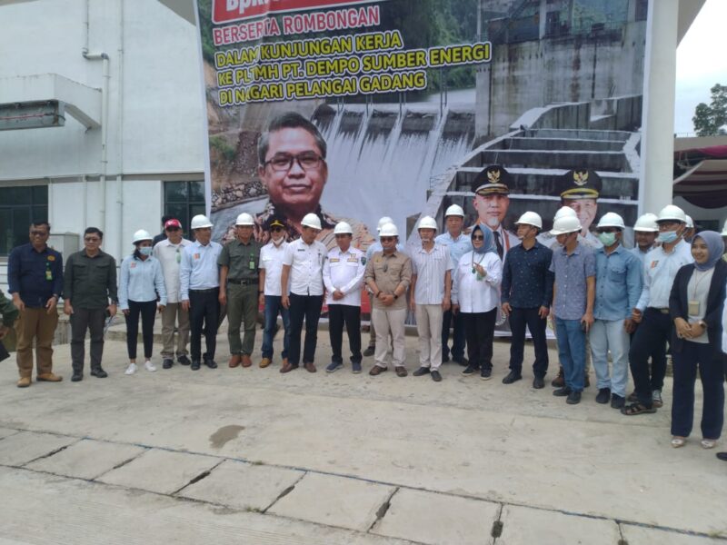 Kunjungan wakil menteri Lingkungan Hidup dan Kehutanan RI Alue Dohong ke Pesisir Selatan, Sumatera Barat 