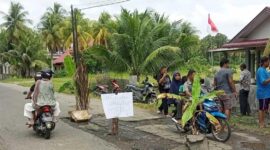 Jalan Sicincin-Pariaman Kabupaten Padang Pariaman dikritik Warga