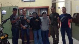 Dua remaja perempuan yang terjaring razia Satpol PP Pesisir Selatan, Rabu (31/8) dini hari.