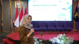 Anita sebagai Pemeriksa Desain Industri Muda di Direktorat Jenderal Kekayaan Intelektual (DJKI) Kemenkumham saat menyampaikan perbedaan desain industri dengan hak cipta.