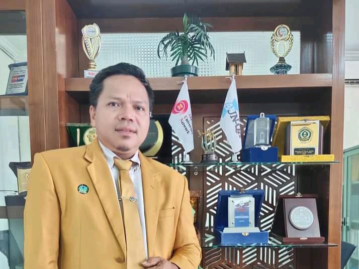 Dekan FMIPA Universitas Negeri Padang Dr Yulkifli