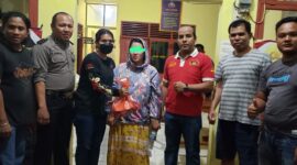MS (empat dari kanan) saat berada di Polsek Sutera. Ia ditangkap polisi karena diduga menyalahgunakan narkoba jenis sabu-sabu. (Foto: Afrizal/bandasapuluah.com)
