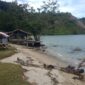Bencana abrasi menerjang Pantai Paku yang terletak di Nagari Sungai Nyalo Mudiak Aia, Kecamatan Koto XI Tarusan. Akibatnya, lapak milik warga yang berjualan terpaksa digeser tiap tahun.