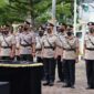 Sejumlah perwira di jajaran Polres Pessel saat serah terima jabatan di halaman Mapolres setempat, Kamis (29/9)