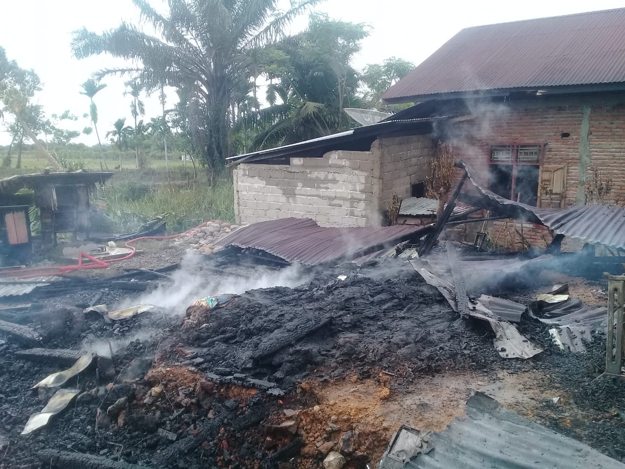 2 Rumah Warga di Sungai Tunu Pessel Ludes Dilalap Api