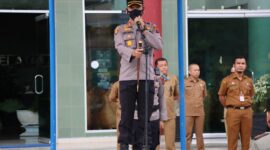 Kepala Polres Pesisir Selatan AKBP Novianto Taryono saat memberikan arahan saat memimpin apel gabungan ASN di lingkungan Pemkab Pessel, Senin (3/10)