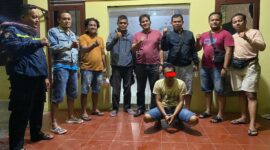 Terduga pelaku penyalahgunaan narkoba berinisial AT alias C saat diringkus oleh Tim Opsnal Sapu Jagat Satresnarkoba Polres Pessel 