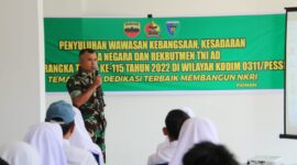 Puluhan Pelajar Mengikuti Penyuluhan Wawasan Kebangsaan dan Bela Negara dari Satgas TMMD Pessel