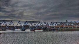 Jembatan yang berdiri diatas Batang Surantih