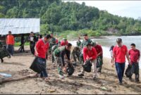 Tim Satgas TMMD  Bersih-Bersih Pantai Sungai Nipah