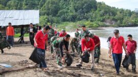 Tim Satgas TMMD  Bersih-Bersih Pantai Sungai Nipah