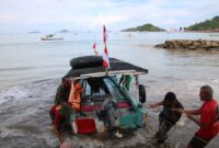 Satgas TMMD ke 115 Kodim 0311/Pessel Bantu Sandarkan Perahu Nelayan 