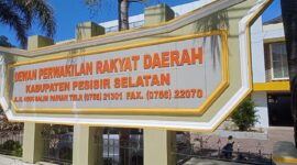 Kantor DPRD Kabupaten Pesisir Selatan yang beralamat di Jalan Agus Salim, Painan. Foto: Afrizal/bandasapuluah.com