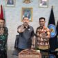 Silahturahmi dan koordinasi perantau IKWAL Jakarta yang diwakili oleh Kolonel Ardijon (kiri) dan Iptu Amral (kanan) dengan Direktur Advokasi Deputi Bidang Pencegahan BNN RI Brigjen Pol Jafriedi (tengah).