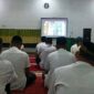 Prajurit Kodim 0311/Pessel saat mengikuti Istighosah Kubra secara virtual di Masjid Taqwa Makodim Pessel, Ahad (19/2)