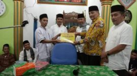 Anggota DPRD Sumbar Zarfi Deson saat melakukan kunjungan Safari Ramadan ke Kampung Langgai, Nagari Ganting Mudik Utara Surantih, Kecamatan Sutera pada Jum'at (07/04/2023)