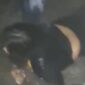 Tangkapan layar video yang memperlihatkan seorang perempuan yang diduga pemandu karaoke di Pesisir Selatan diarak ke laut dan nyaris ditelanjangi oleh beberapa orang warga