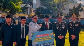 Bank Nagari Painan Serahkan Deviden Saham ke Pemkab Pessel Sebesar Rp10,9 Miliar