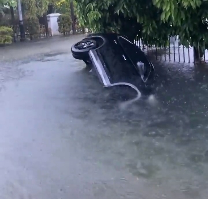 Kota Padang Dilanda Banjir, BMKG : Hujan Diprediksi Hingga Jum'at Siang
