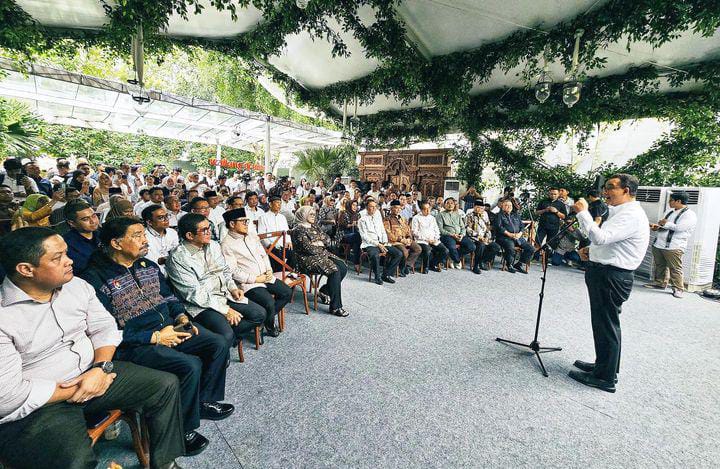 Calon Presiden nomor urut 1 Anies Baswedan saat membubarkan Timnas Amin