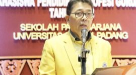 Guru Besar Kimia Lingkungan Universitas Negeri Padang Prof Indang Dewata 