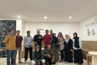 Bakal Calon Bupati Pesisir Selatan Welly Bernando foto bersama dengan mahasiswa Pesisir Selatan 