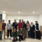Bakal Calon Bupati Pesisir Selatan Welly Bernando foto bersama dengan mahasiswa Pesisir Selatan 