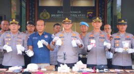 Polres Pesisir Selatan saat menggelar konferensi pers di Mapolres setempat