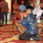 Risnaldi Ibrahim sujud syukur usai ditetapkan sebagai Wakil Bupati Pesisir Selatan terpilih periode 2025-2030 oleh KPU setempat 