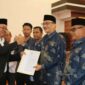 KPU Pesisir Selatan resmi menetapkan pasangan Hendrajoni-Risnaldi Ibrahim sebagai Bupati dan Wakil Bupati Pesisir Selatan terpilih periode 2025-2030 di Painan Convention Center, Kamis (9/1/2024)