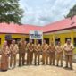 Wakil Bupati Pesisir Selatan Risnaldi Ibrahim foto bersama di SMPN 2 Bayang Utara 