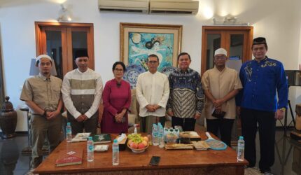 Bangun SDM Ulama Minang, Yendra Fahmi Sumbang Rp500 Juta ke MDN-G