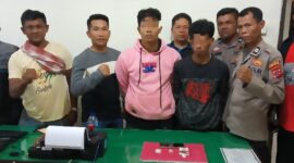 Unit Reskrim Polsek Bayang berhasil menangkap dua pria yang diduga terlibat dalam penyalahgunaan narkotika golongan I jenis sabu di Jalan Baru, Kampung Pasar Baru, Nagari Pasar Baru, Kecamatan Bayang, Kabupaten Pesisir Selatan.