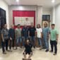 Personil Satreskrim Polres Pesisir Selatan saat mengamankan tersangka kasus pembunuhan sadis terhadap warga Sutera di Bukit Ransam pada Minggu (6/4/2025) dini hari.