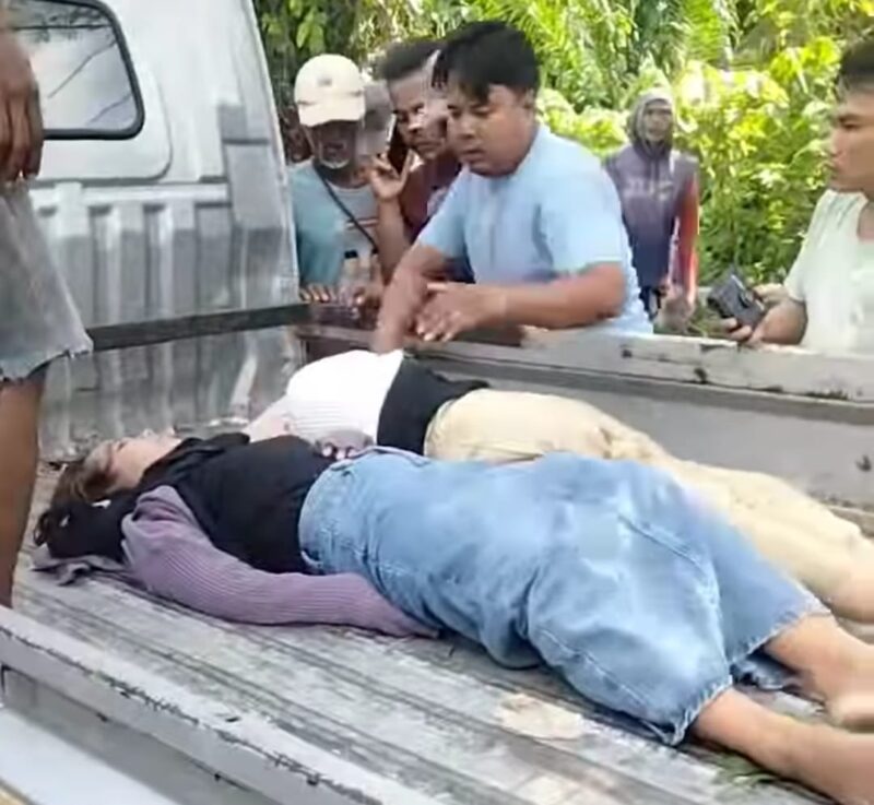 Tangkapan layar video yang beredar di media sosial yang menunjukkan proses evakuasi korban menggunakan mobil pikap.