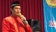 Anak Salido yang kini menjabat sebagai Direktur Eksekutif Minang Diaspora Network-Global (MDNG) atau Jaringan Perantau Minang Sedunia, Burmalis Ilyas saat memberikan sambutan dalam acara Halal Bihalal Himpunan Keluarga Salido se-jabodetabek.